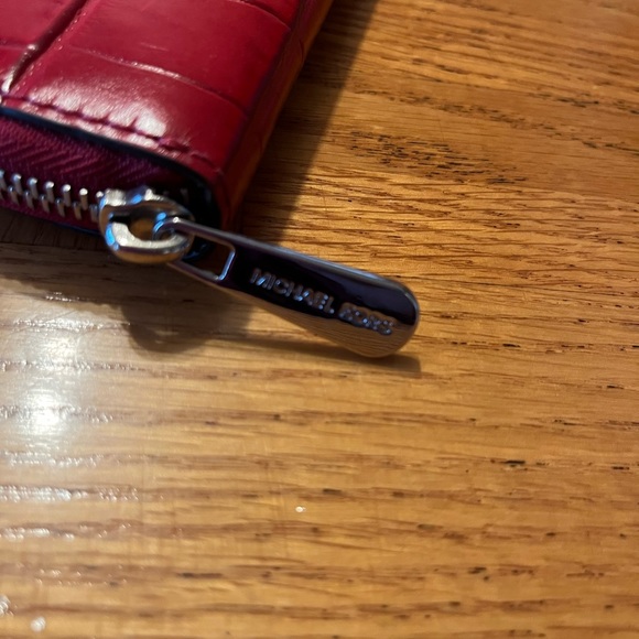 ♥️ Red Michael Kors Wallet♥️ - Picture 8 of 13